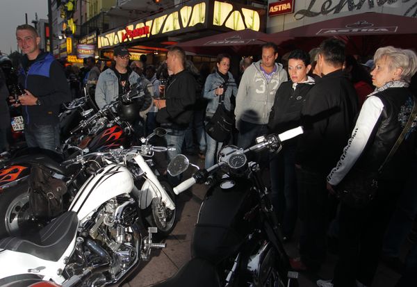 HarleyHH2011   284.jpg - Hamburger Harley Days 2011, Harley Davidson,   Reeperbahn auf St. Pauli,